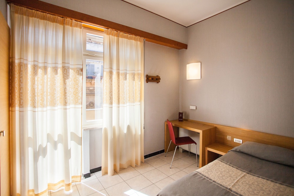 Hotel Italia — Hotel rooms in Cagliari, Sardinia