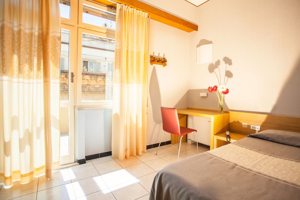 Hotel Italia — Hotel rooms in Cagliari, Sardinia