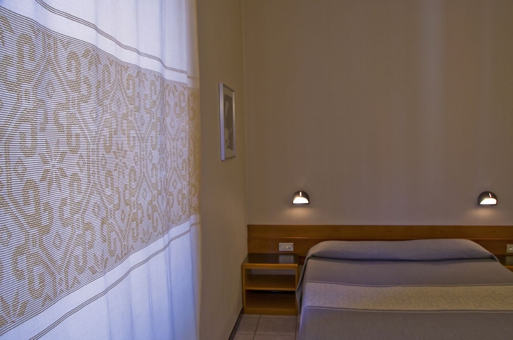 Hotel Italia — Hotel rooms in Cagliari, Sardinia