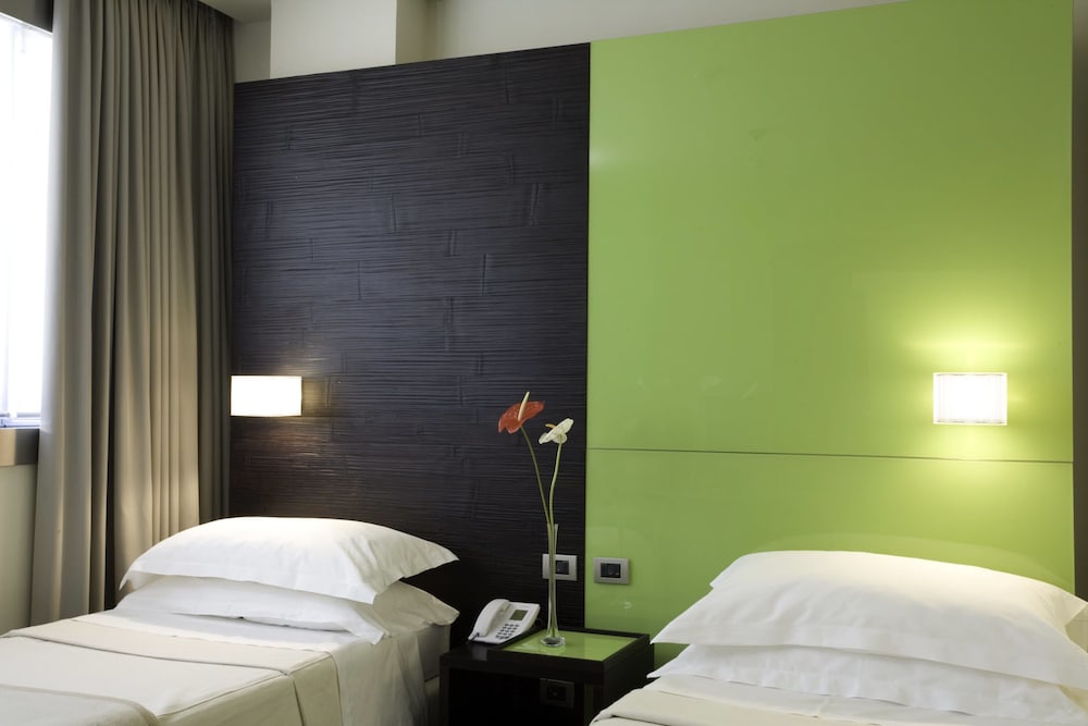 UNA HOTELS T Hotel Cagliari — Hotel rooms in Cagliari, Sardinia