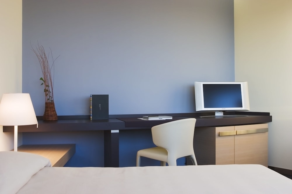UNA HOTELS T Hotel Cagliari — Hotel rooms in Cagliari, Sardinia
