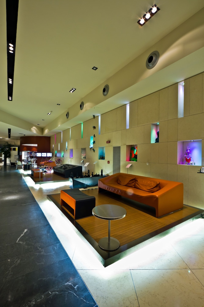 UNA HOTELS T Hotel Cagliari — Restaurant & bars in Cagliari, Sardinia