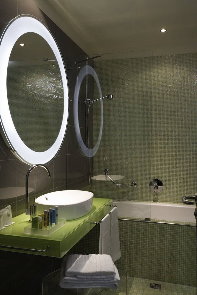 UNA HOTELS T Hotel Cagliari — Hotel rooms in Cagliari, Sardinia