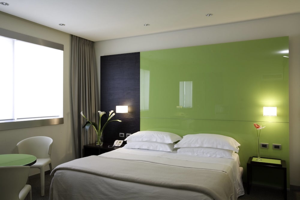 UNA HOTELS T Hotel Cagliari — Hotel rooms in Cagliari, Sardinia
