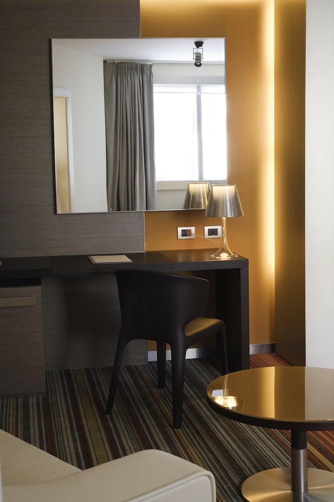 UNA HOTELS T Hotel Cagliari — Hotel rooms in Cagliari, Sardinia