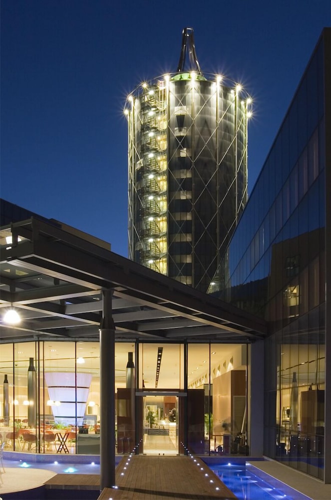 UNA HOTELS T Hotel Cagliari — Hotel building in Cagliari, Sardinia