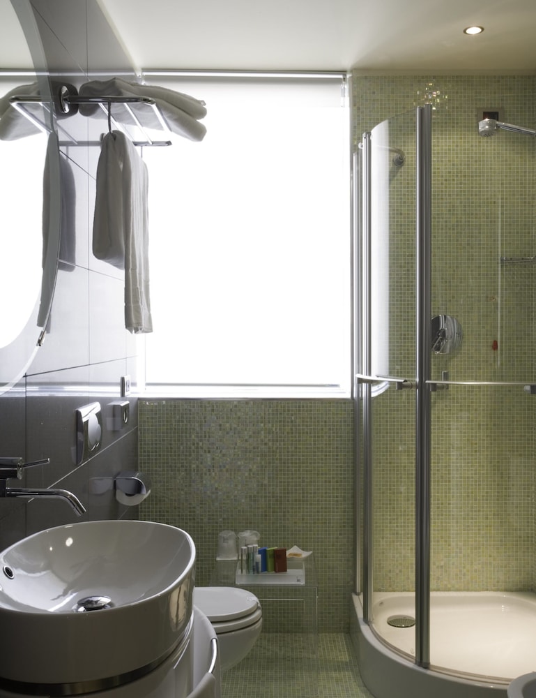 UNA HOTELS T Hotel Cagliari — Hotel rooms in Cagliari, Sardinia