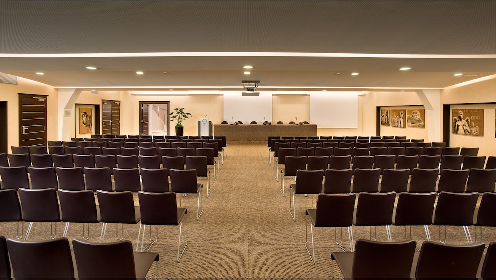 Regina Margherita Hotel — Hotel building in Cagliari, Sardinia