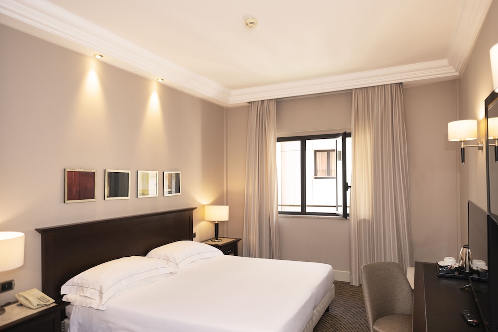 Regina Margherita Hotel — Hotel rooms in Cagliari, Sardinia