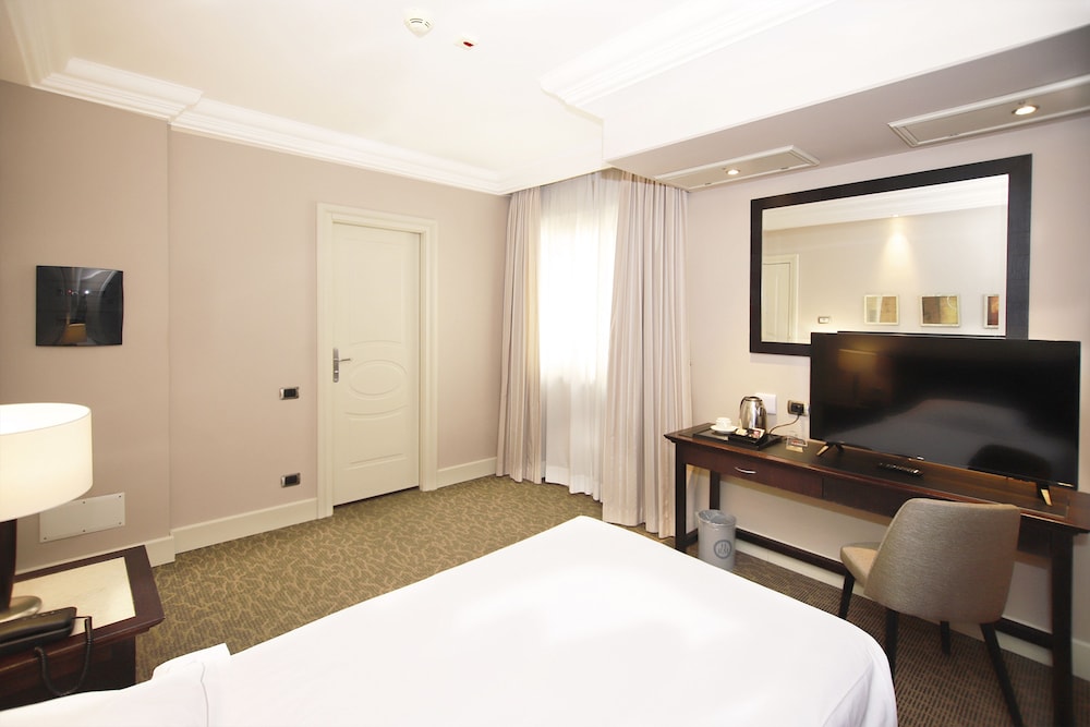 Regina Margherita Hotel — Hotel rooms in Cagliari, Sardinia