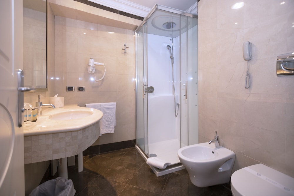 Regina Margherita Hotel — Hotel rooms in Cagliari, Sardinia