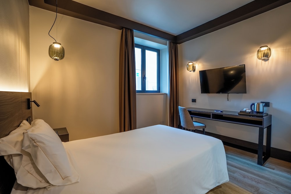Regina Margherita Hotel — Hotel rooms in Cagliari, Sardinia
