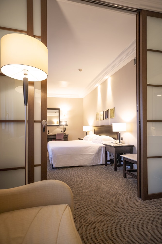 Regina Margherita Hotel — Hotel rooms in Cagliari, Sardinia