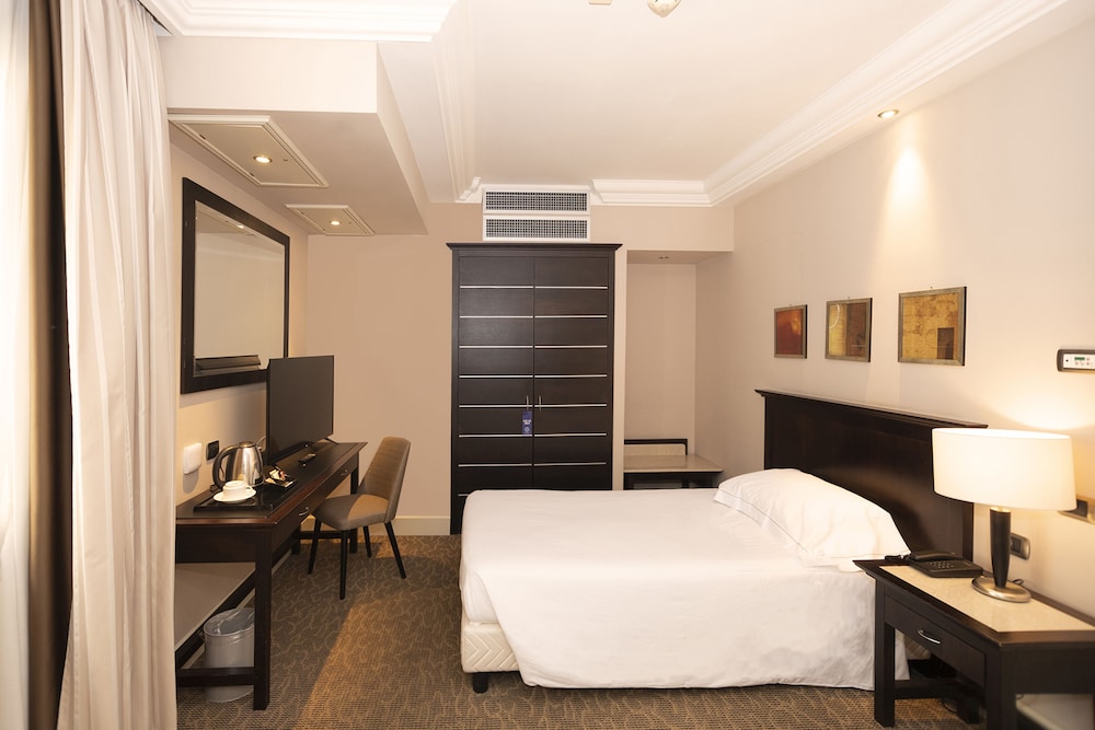 Regina Margherita Hotel — Hotel rooms in Cagliari, Sardinia