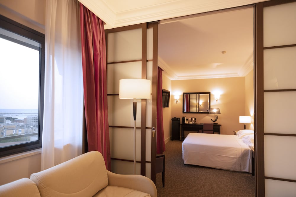 Regina Margherita Hotel — Hotel rooms in Cagliari, Sardinia
