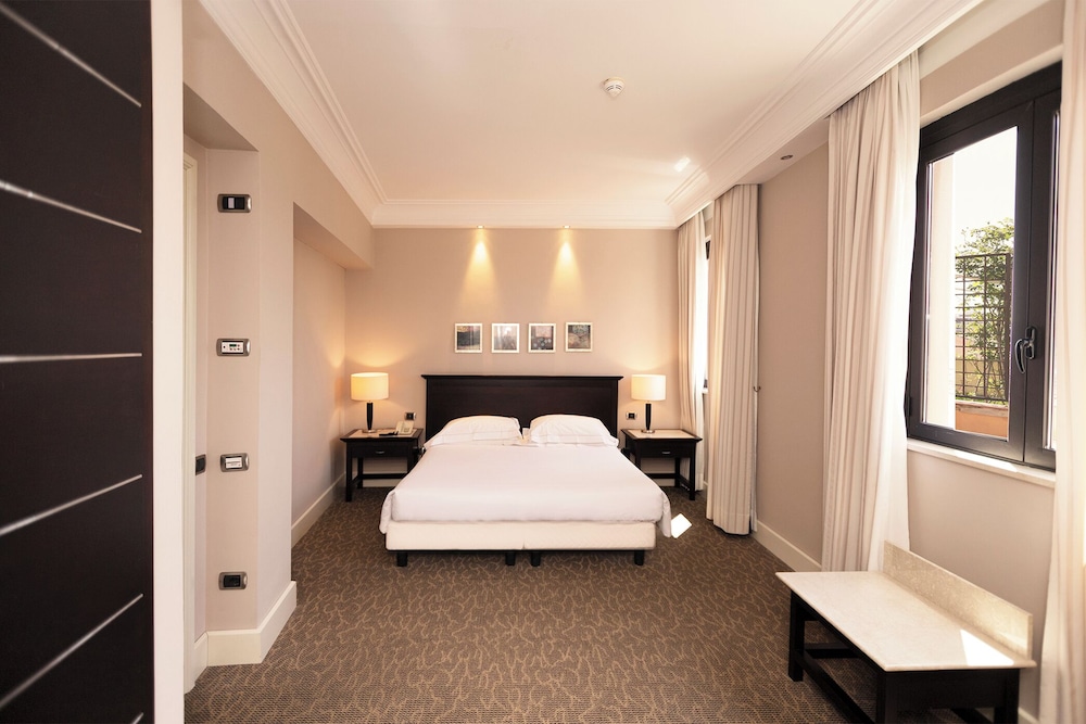 Regina Margherita Hotel — Hotel rooms in Cagliari, Sardinia