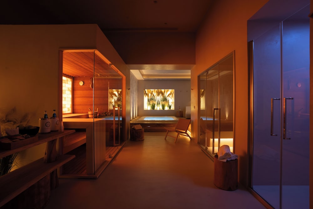 Regina Margherita Hotel — Hotel rooms in Cagliari, Sardinia