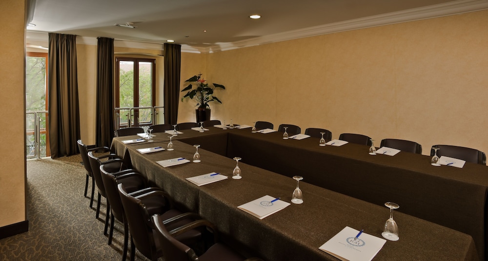 Regina Margherita Hotel — Hotel rooms in Cagliari, Sardinia