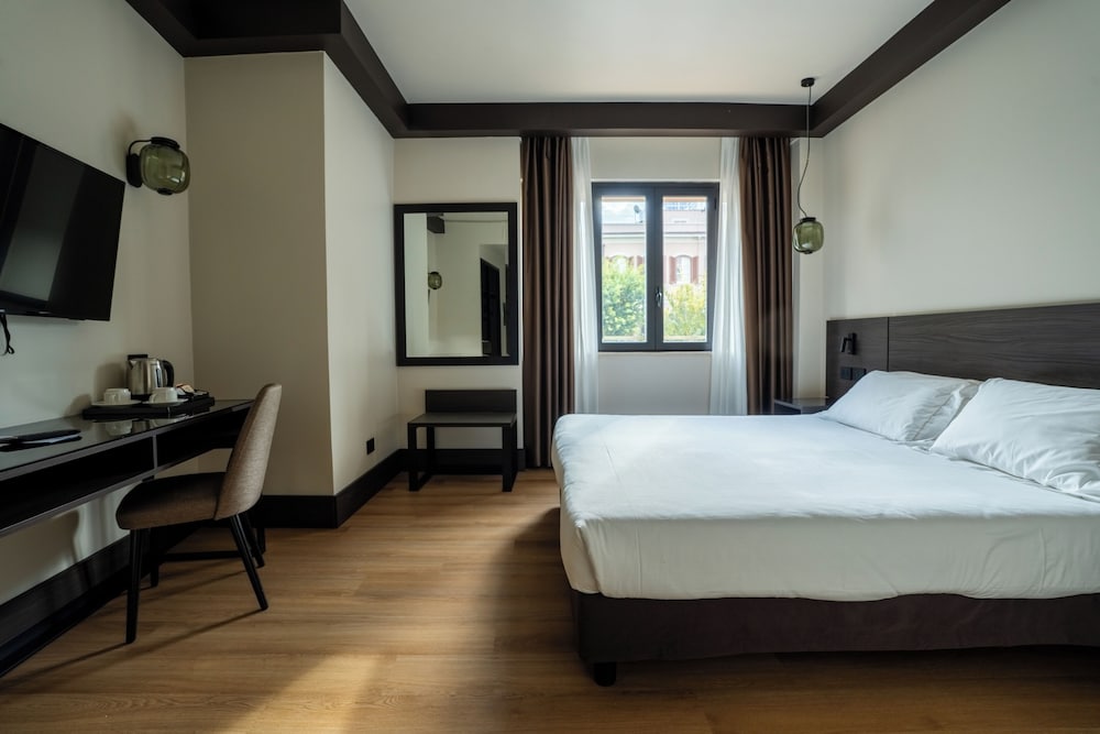 Regina Margherita Hotel — Hotel rooms in Cagliari, Sardinia
