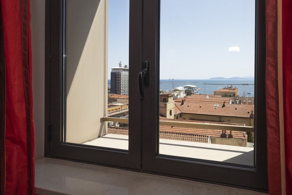 Regina Margherita Hotel — Hotel rooms in Cagliari, Sardinia