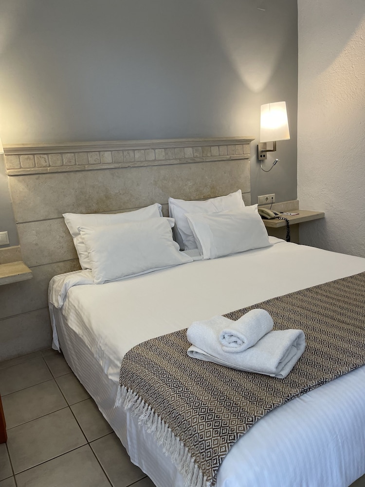 Glaros Beach Hotel — Hotel rooms in Hersonissos