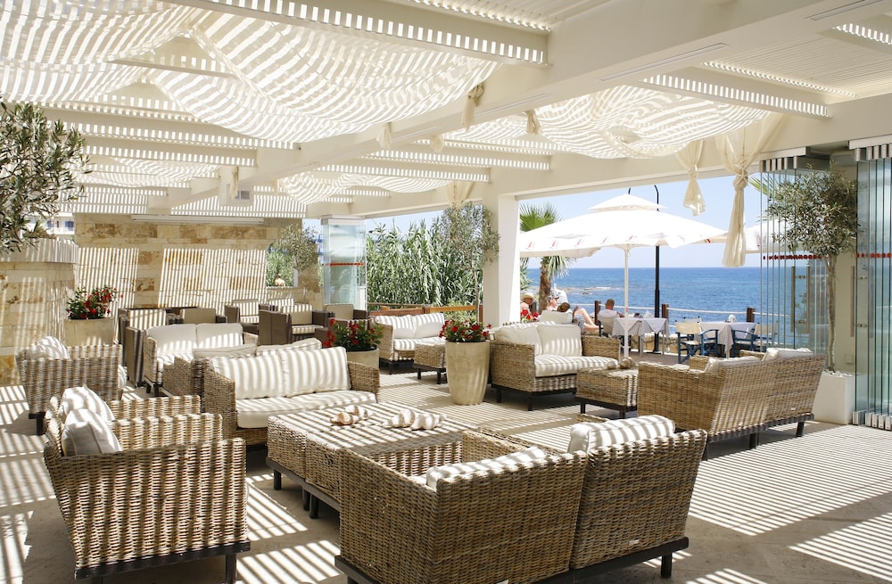 Glaros Beach Hotel — Restaurant & bars in Hersonissos