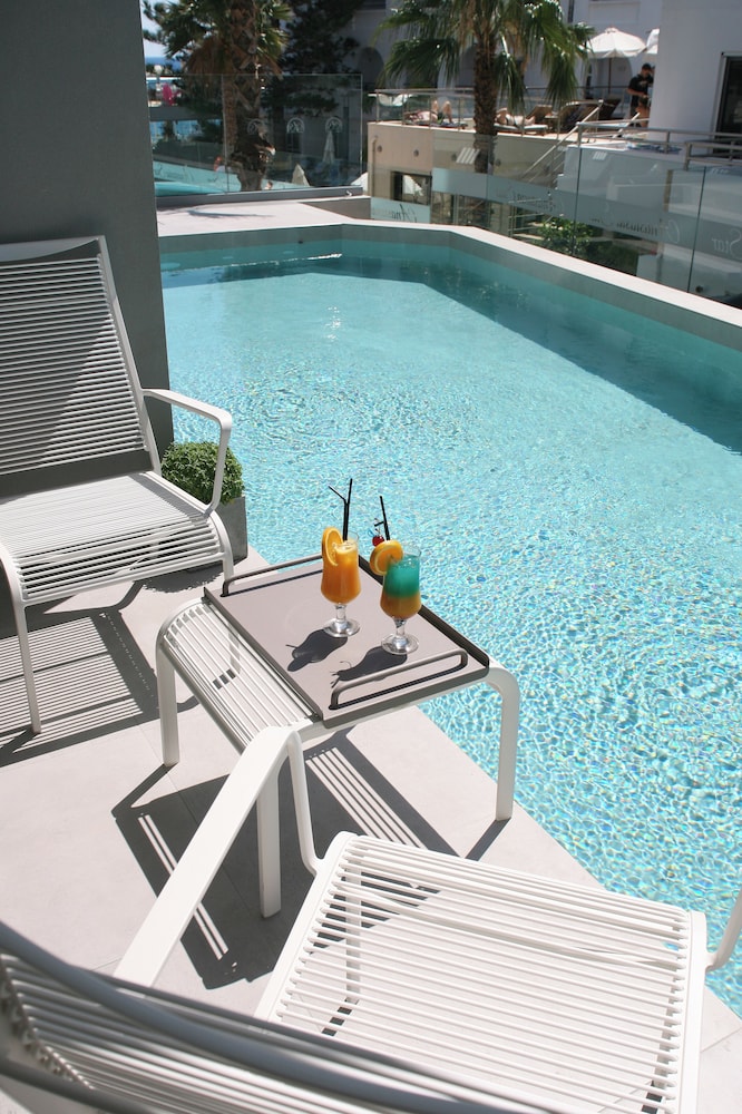 Glaros Beach Hotel — Swimming pool in Hersonissos