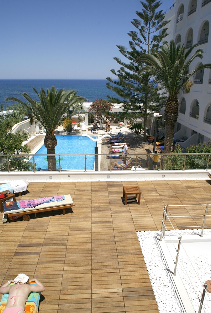 Glaros Beach Hotel — Swimming pool in Hersonissos