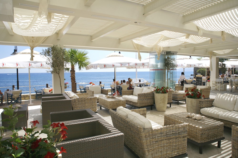 Glaros Beach Hotel — Restaurant & bars in Hersonissos