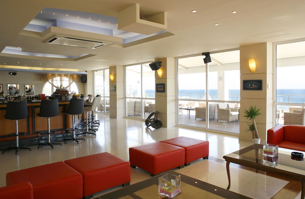 Glaros Beach Hotel — Restaurant & bars in Hersonissos