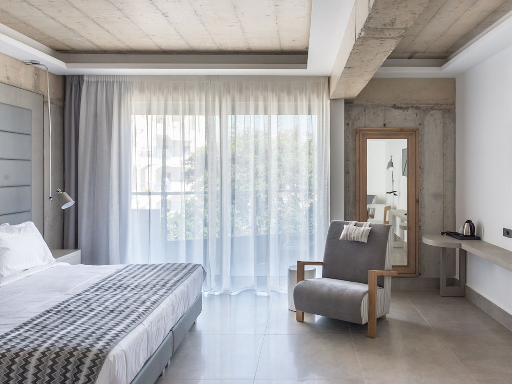 Glaros Beach Hotel — Hotel rooms in Hersonissos