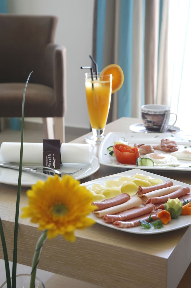 Glaros Beach Hotel — Restaurant & bars in Hersonissos