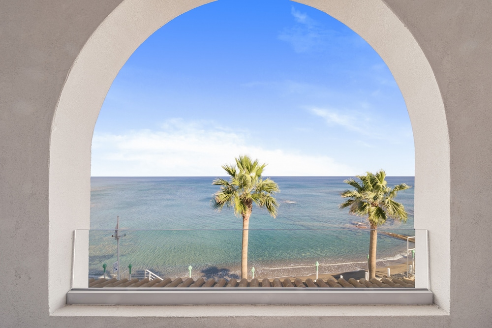 Glaros Beach Hotel — Beach in Hersonissos