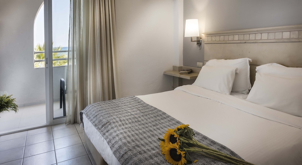 Glaros Beach Hotel — Hotel rooms in Hersonissos
