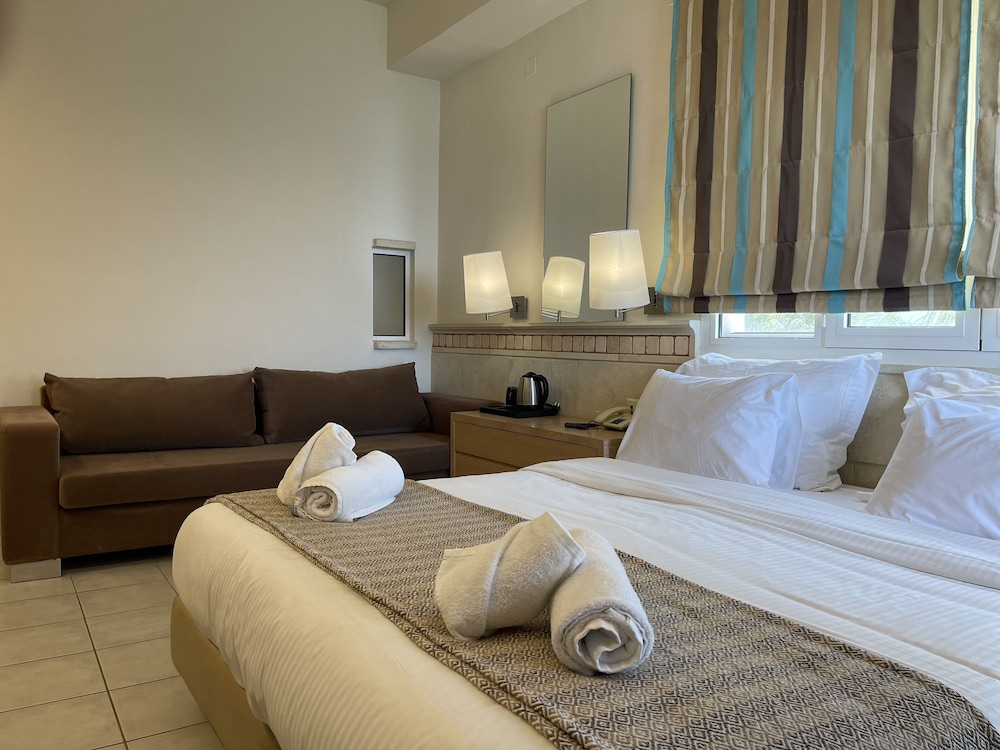 Glaros Beach Hotel — Hotel rooms in Hersonissos