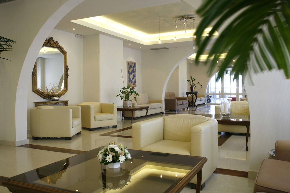 Glaros Beach Hotel — Hotel building in Hersonissos