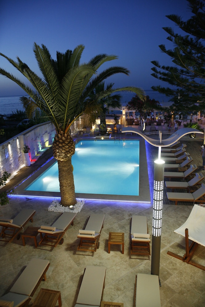 Glaros Beach Hotel — Swimming pool in Hersonissos
