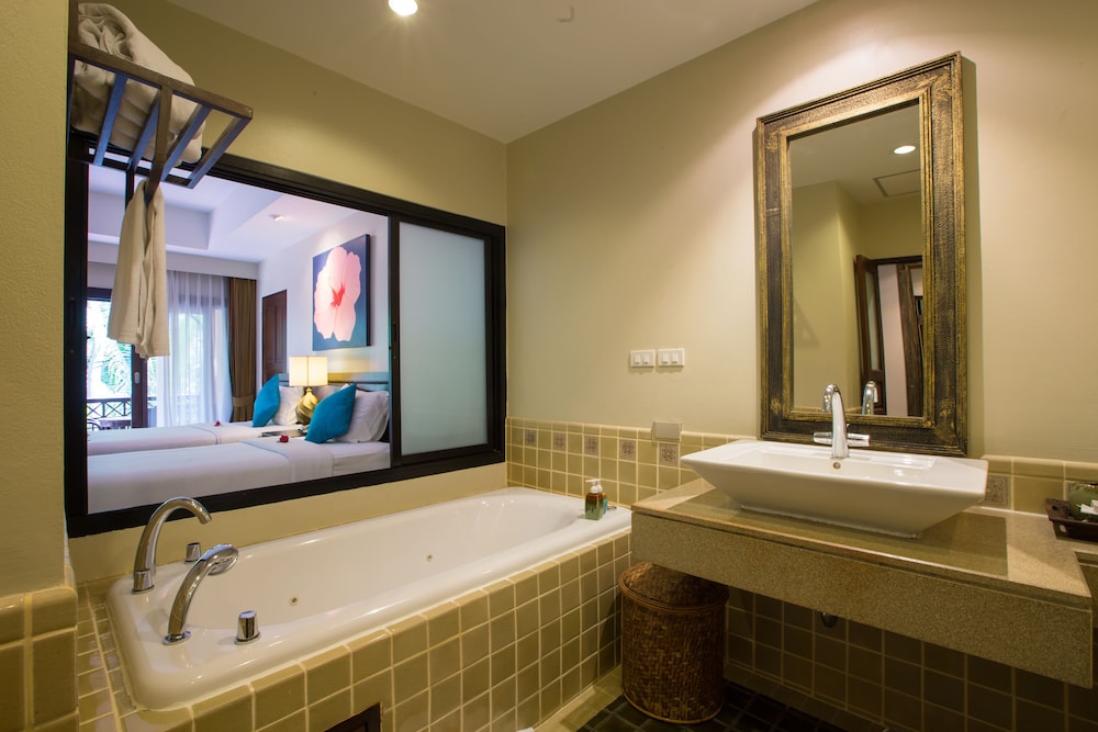 The Fair House Beach Resort & Hotel — Hotel rooms in Bo Phut, Surat Thani