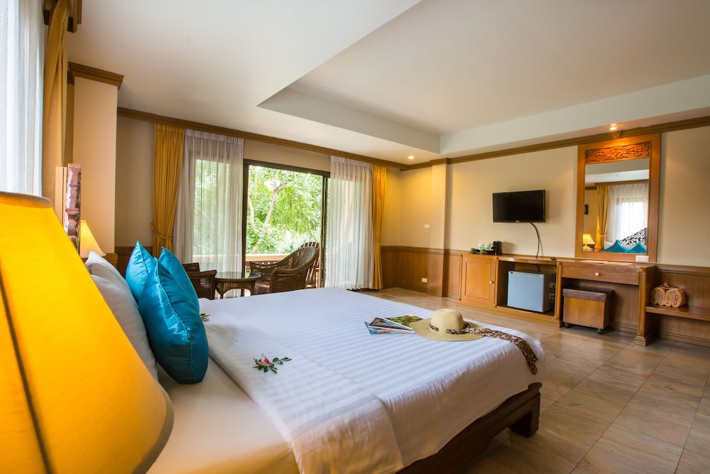 The Fair House Beach Resort & Hotel — Hotel rooms in Bo Phut, Surat Thani