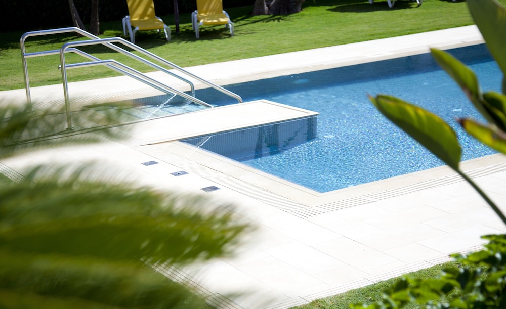 Hotel Tarik — Swimming pool in Torremolinos, Andalusia