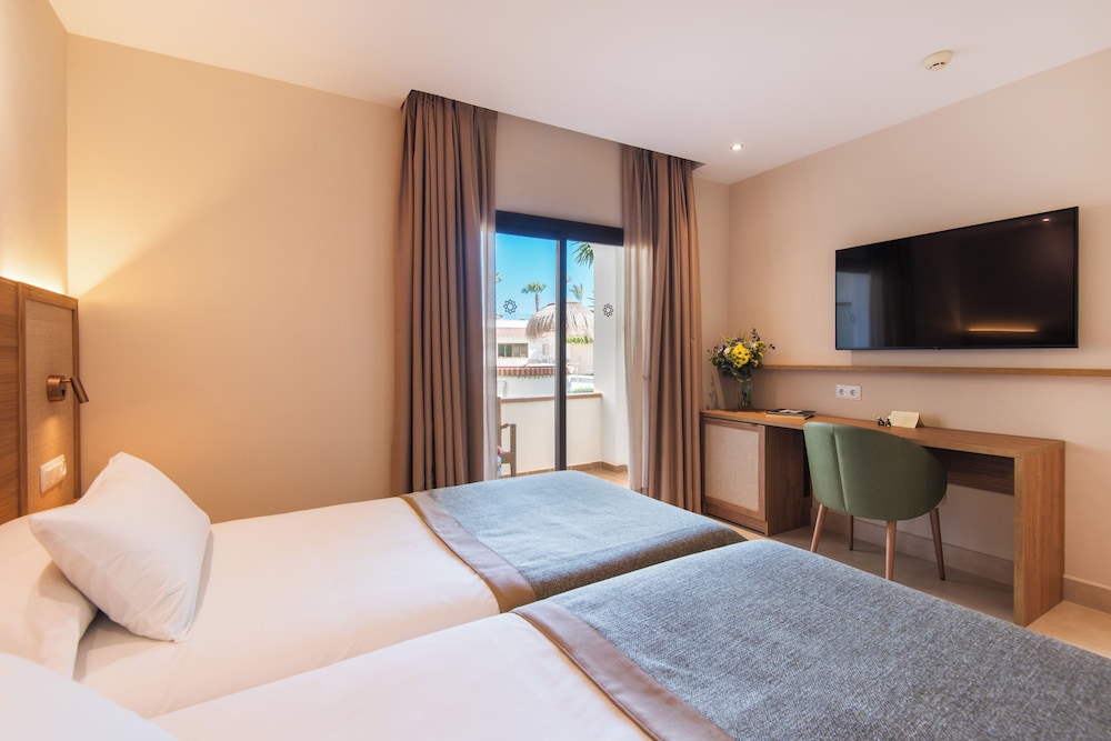 Hotel Tarik — Hotel rooms in Torremolinos, Andalusia