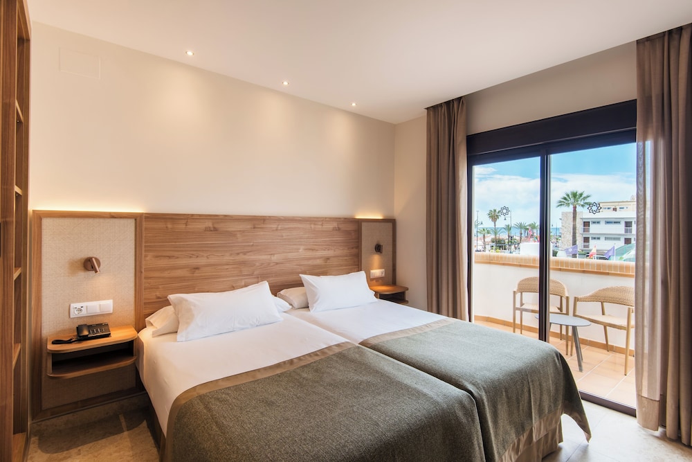 Hotel Tarik — Hotel rooms in Torremolinos, Andalusia