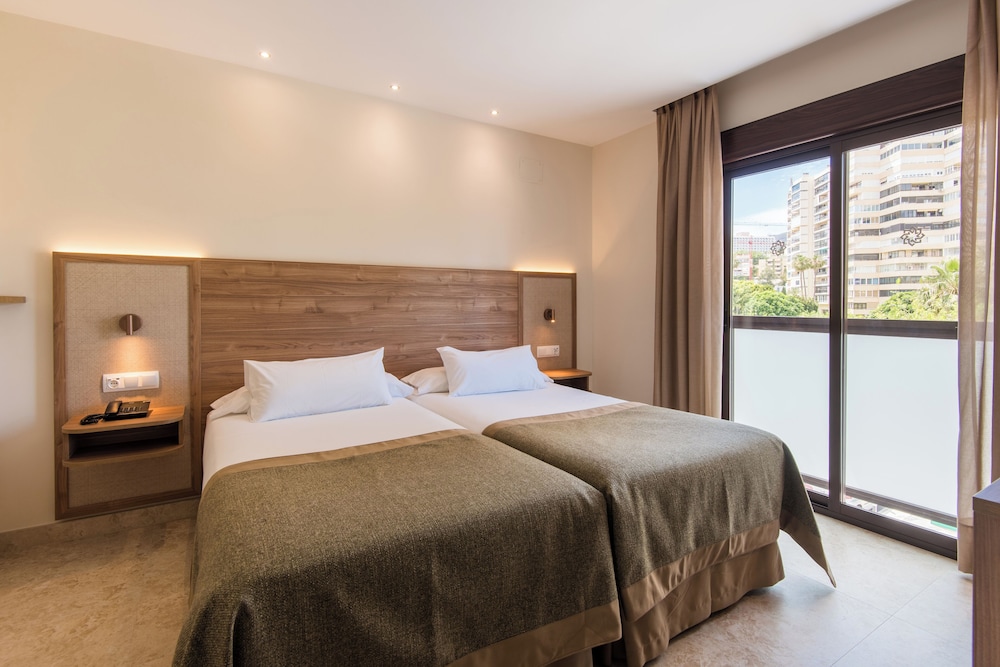 Hotel Tarik — Hotel rooms in Torremolinos, Andalusia