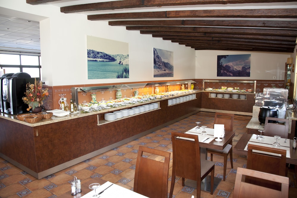 Hotel Tarik — Restaurant & bars in Torremolinos, Andalusia