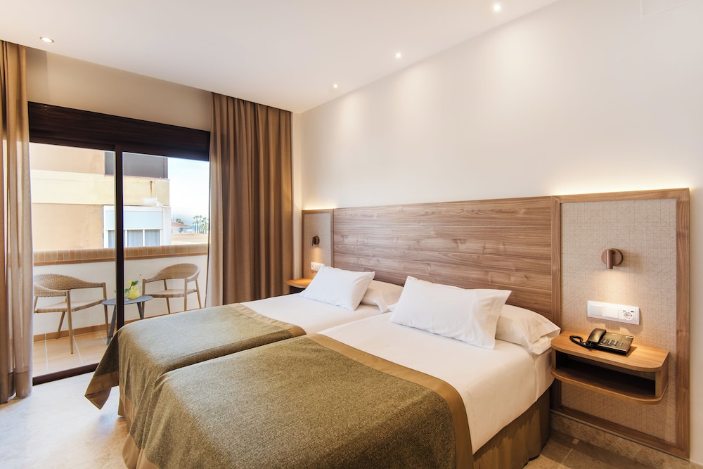 Hotel Tarik — Hotel rooms in Torremolinos, Andalusia