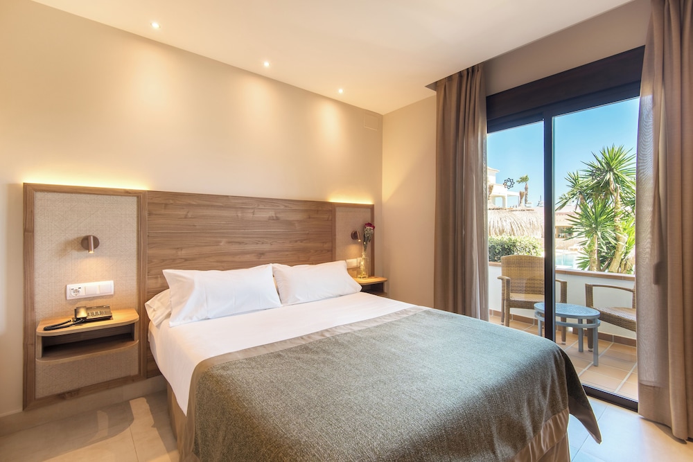 Hotel Tarik — Hotel rooms in Torremolinos, Andalusia