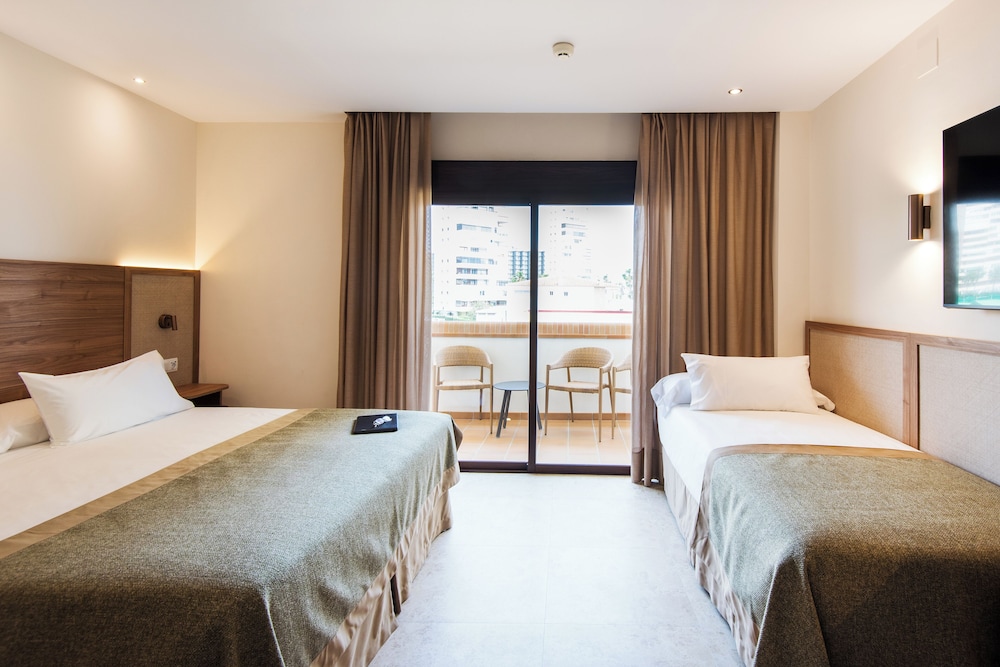 Hotel Tarik — Hotel rooms in Torremolinos, Andalusia