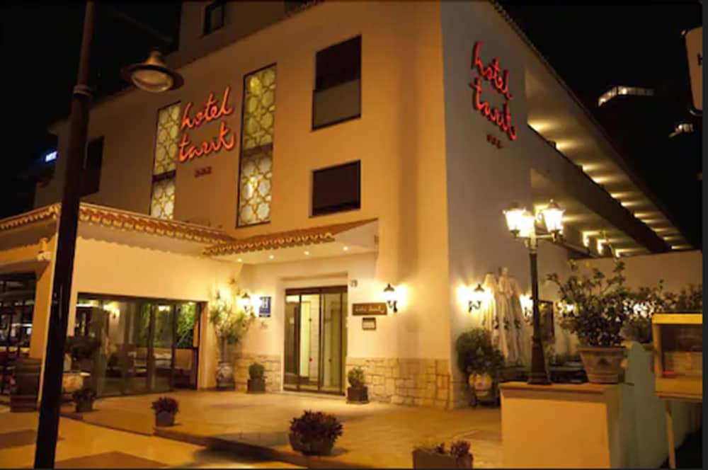 Hotel Tarik — Hotel building in Torremolinos, Andalusia