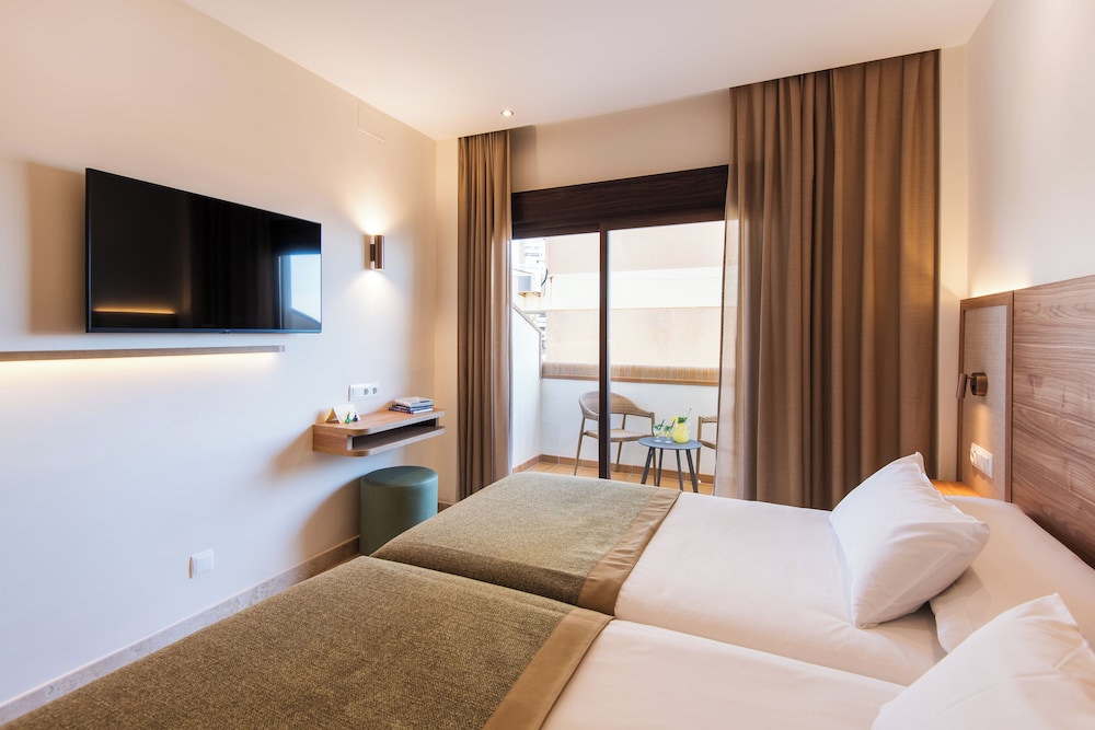 Hotel Tarik — Hotel rooms in Torremolinos, Andalusia