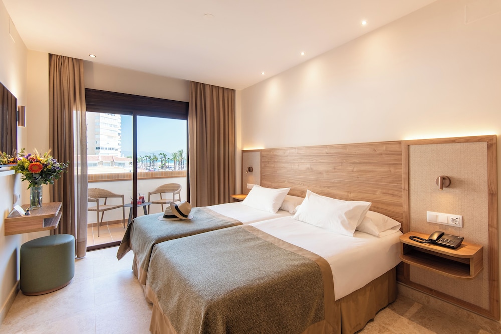 Hotel Tarik — Hotel rooms in Torremolinos, Andalusia